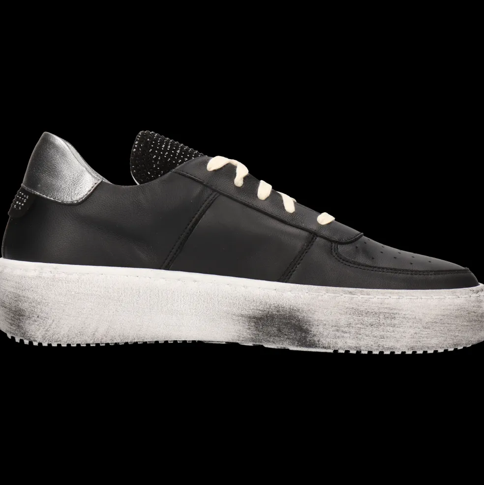 Gigi 1-Melvin & Hamilton Hot