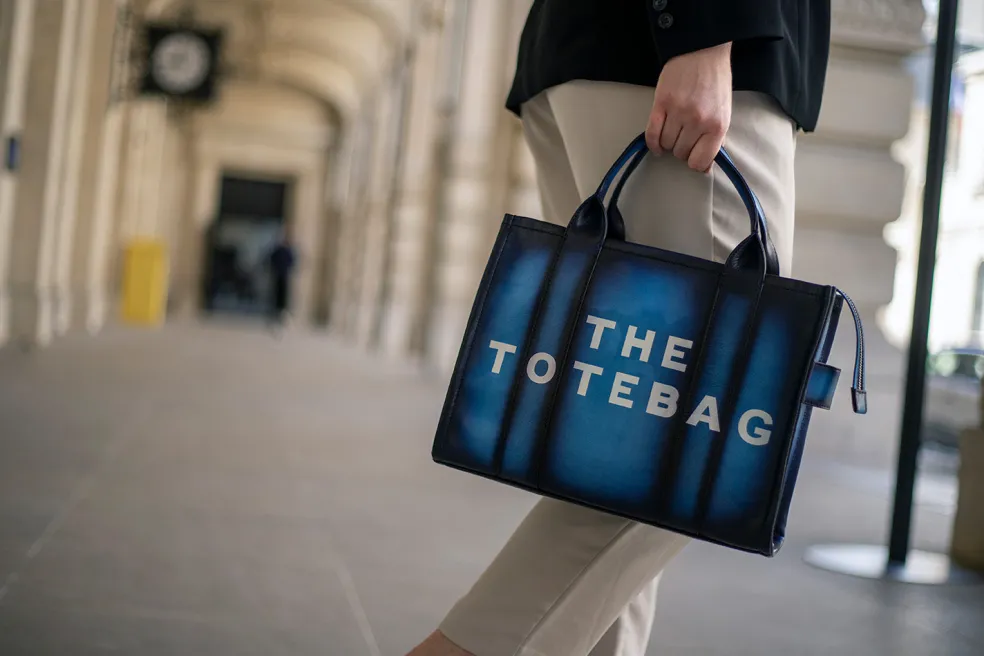 Juna 1-Melvin & Hamilton New