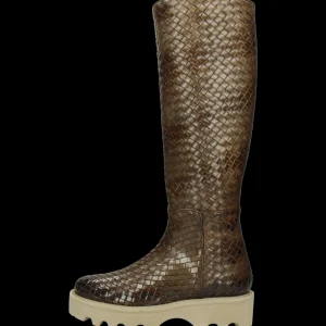 Leonie 21-Melvin & Hamilton Hot